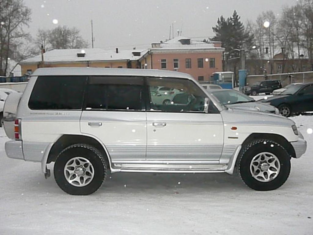 1999 Mitsubishi Pajero