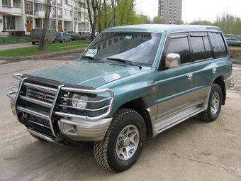 1999 Mitsubishi Pajero Images