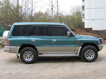 1999 Mitsubishi Pajero Pictures