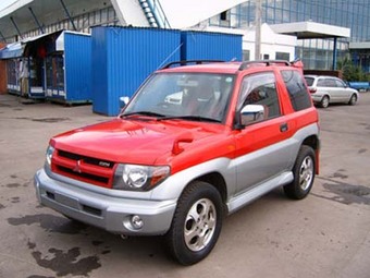 1999 Mitsubishi Pajero Pictures