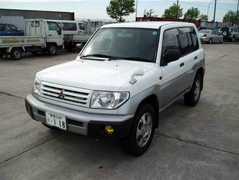 1999 Mitsubishi Pajero Pictures