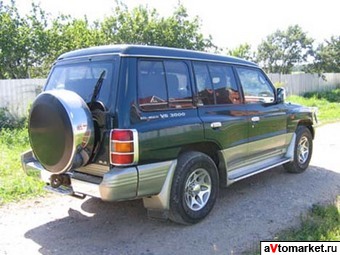 1999 Mitsubishi Pajero Pictures