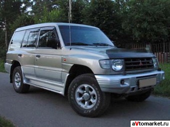 1999 Mitsubishi Pajero Pictures