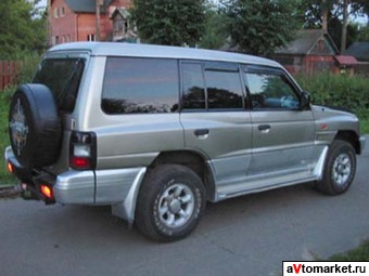 1999 Mitsubishi Pajero Photos