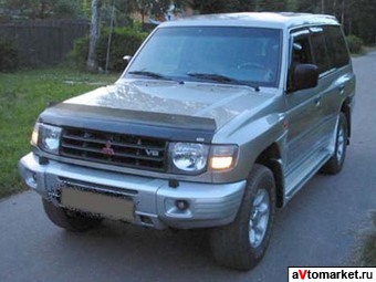 1999 Mitsubishi Pajero Photos