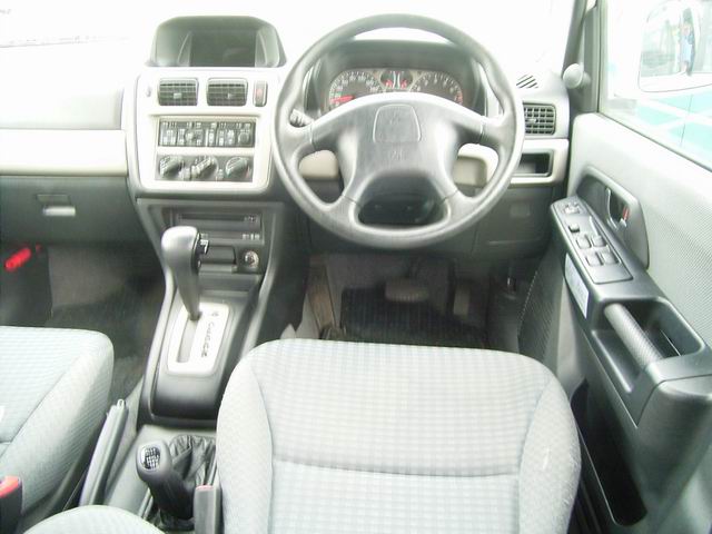 1999 Mitsubishi Pajero Pictures