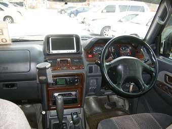 1999 Mitsubishi Pajero Photos