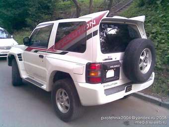 1999 Mitsubishi Pajero Pictures