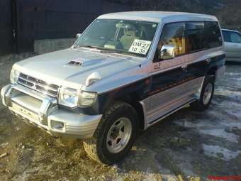 1999 Mitsubishi Pajero Pictures