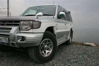 1999 Mitsubishi Pajero Photos