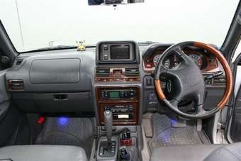 1999 Mitsubishi Pajero Pictures