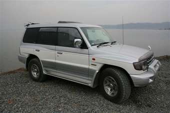 1999 Mitsubishi Pajero Photos