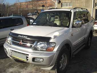 1999 Mitsubishi Pajero Photos