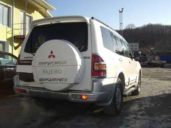 1999 Mitsubishi Pajero Pictures