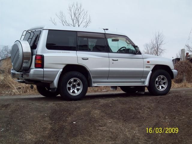 1999 Mitsubishi Pajero