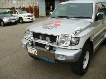 1999 Mitsubishi Pajero Pictures