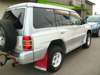 1999 Mitsubishi Pajero Pictures