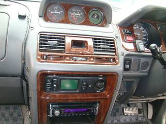 1999 Mitsubishi Pajero Photos