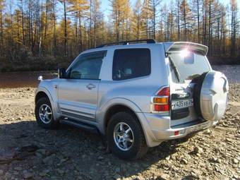 1999 Mitsubishi Pajero Pictures