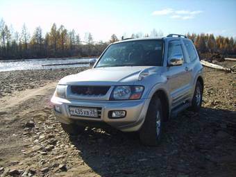 1999 Mitsubishi Pajero Photos