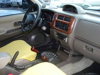 1999 Mitsubishi Pajero Photos