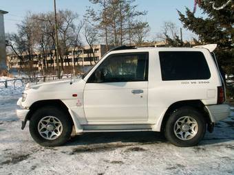 1999 Mitsubishi Pajero Pictures