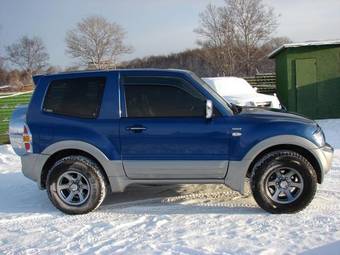 1999 Mitsubishi Pajero Pictures