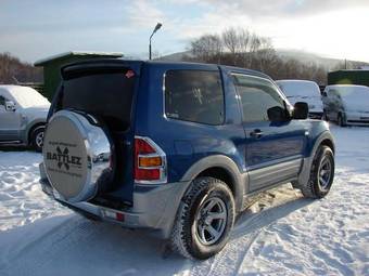 1999 Mitsubishi Pajero Pictures