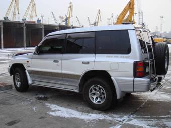 1999 Mitsubishi Pajero Pictures