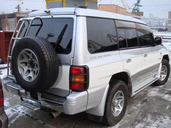 1999 Mitsubishi Pajero Pictures