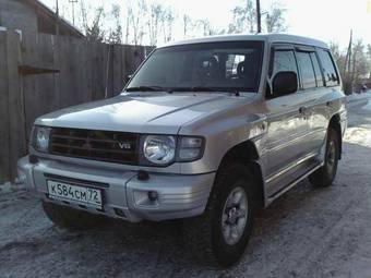 1999 Mitsubishi Pajero Photos