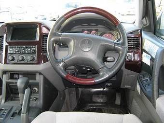1999 Mitsubishi Pajero Pictures