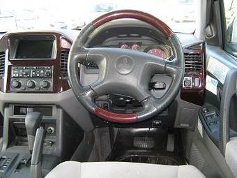 1999 Mitsubishi Pajero Pictures