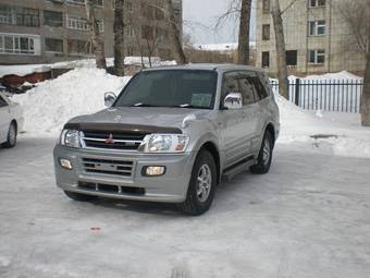 1999 Mitsubishi Pajero Pictures