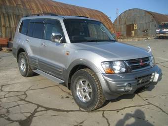 1999 Mitsubishi Pajero Photos