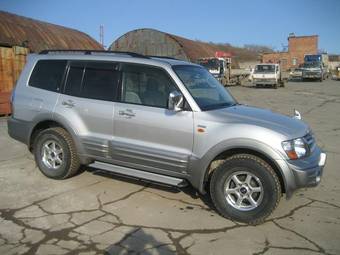 1999 Mitsubishi Pajero Pictures