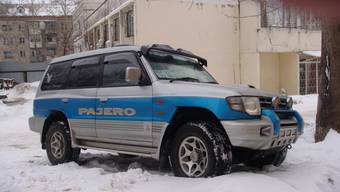 1999 Mitsubishi Pajero Photos