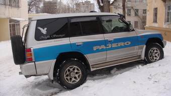 1999 Mitsubishi Pajero Photos