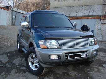 1999 Mitsubishi Pajero Photos