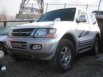 1999 Mitsubishi Pajero Pictures