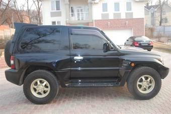 1999 Mitsubishi Pajero Pictures