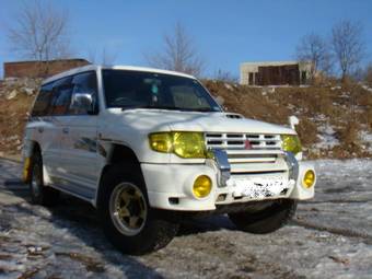 1999 Mitsubishi Pajero Pictures