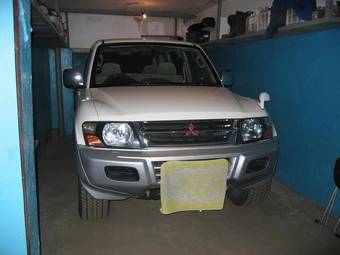 1999 Mitsubishi Pajero Pictures