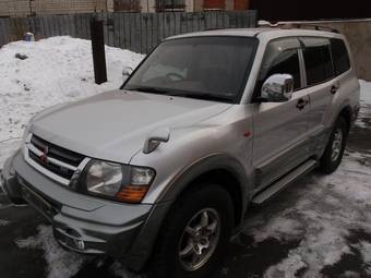 1999 Mitsubishi Pajero Pictures