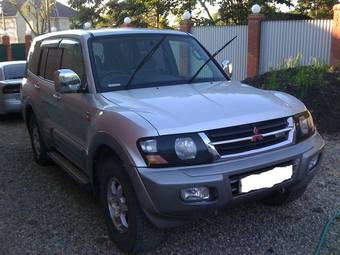 1999 Mitsubishi Pajero Photos