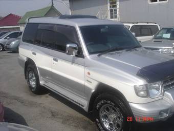 1999 Mitsubishi Pajero Photos