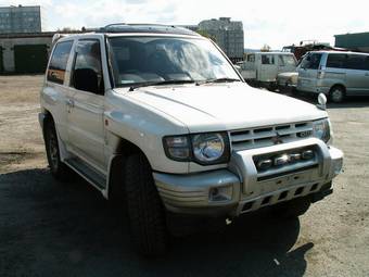 1999 Mitsubishi Pajero Photos