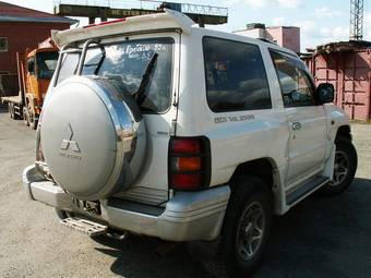 1999 Mitsubishi Pajero Pictures