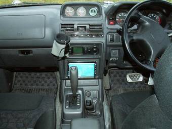 1999 Mitsubishi Pajero Photos