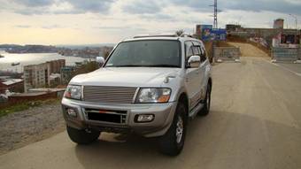 1999 Mitsubishi Pajero Pictures